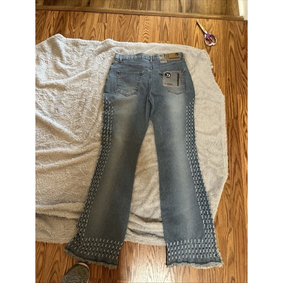Younique Blue Jeans With Rare Distress Pattern Size‎ 11 Flare Raw Hem NWT - Picture 1 of 6
